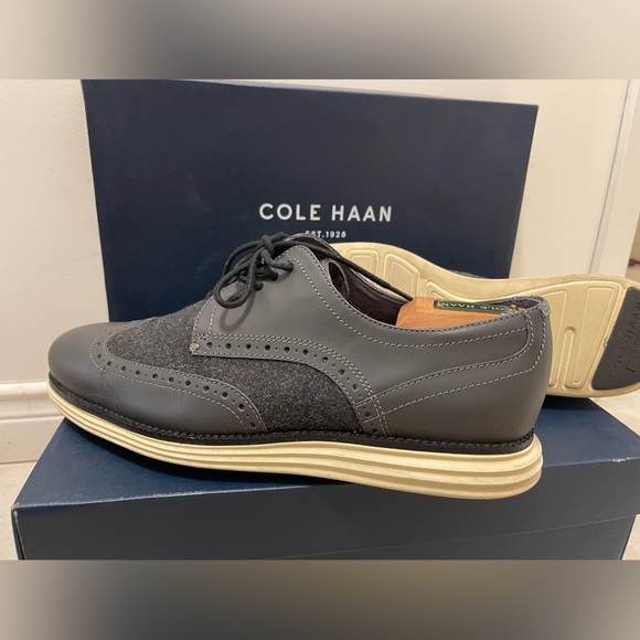 Cole Haan - Original Grande, Lambs Wool & Leather Wingtip - Men’s - Size 8.5 - Picture 3 of 3